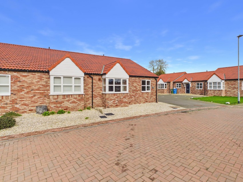 Images for West End Falls, Nafferton, YO25