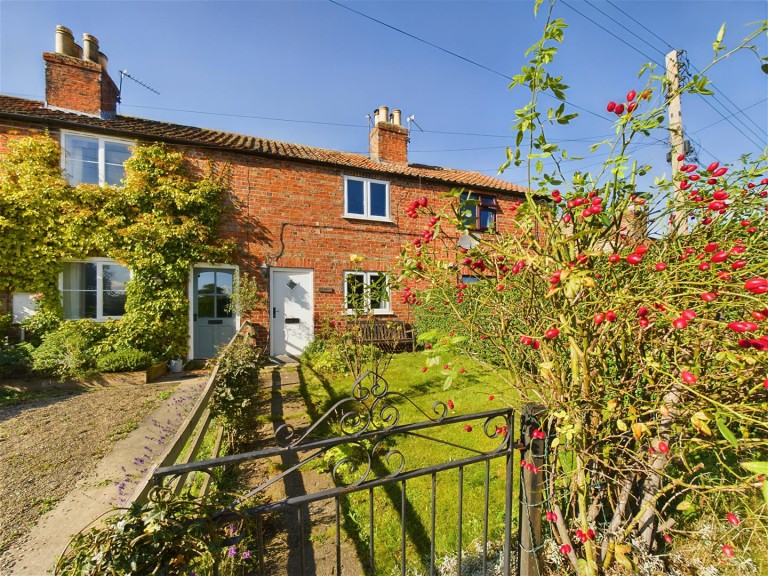 View Full Details for 2 Carr Cottages, Low Hutton, Huttons Ambo, YO60 7HE