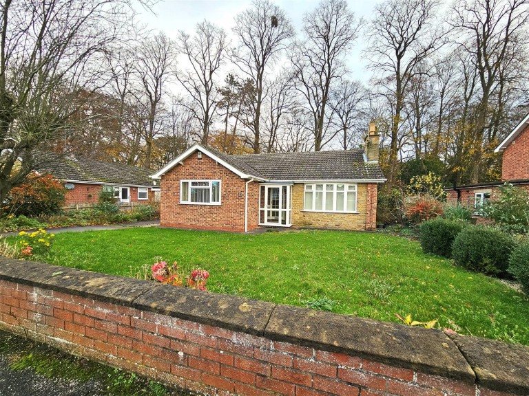 View Full Details for 53, Lowndes Park Driffield, East Yorkshire, YO25 5BE