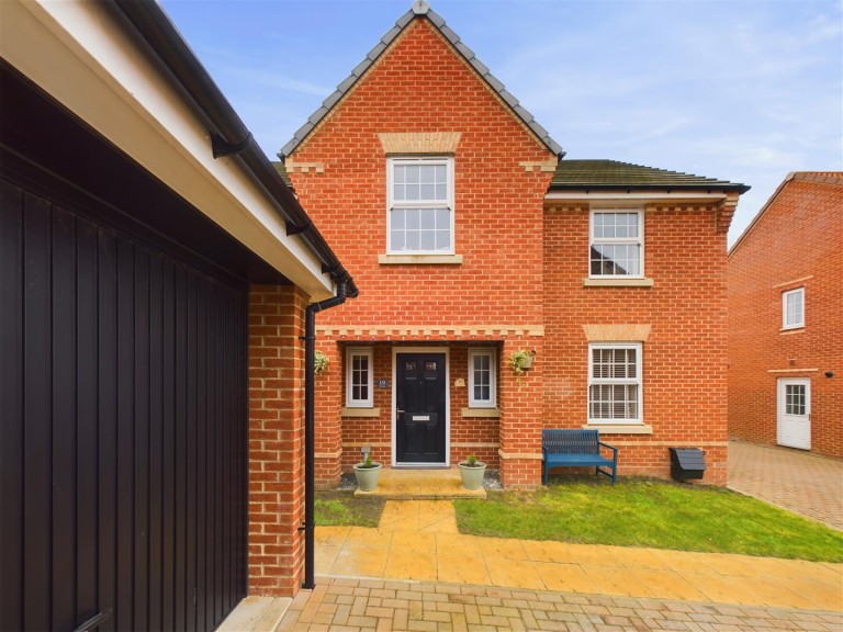 View Full Details for 19 Dove Road, Pickering, North Yorkshire YO18 7UD
