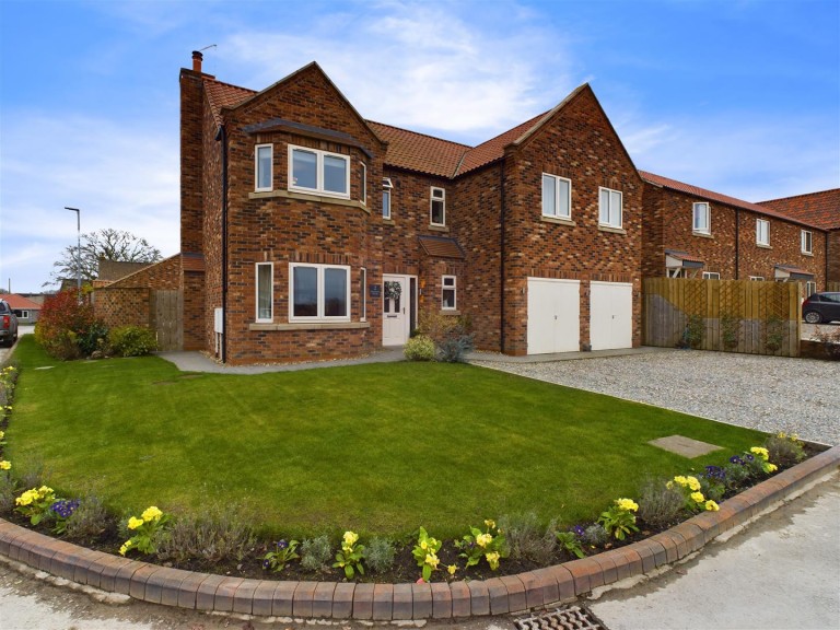 View Full Details for 2 Simpsons Place, Hutton Cranswick, Driffield, YO25 9BL