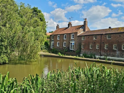 Old Cobblers Cottage, 3 Mere Cottages, North Dalton, Driffield, YO25 9UX