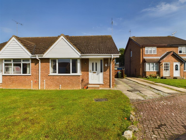 View Full Details for 5 Pomona Way, Driffield, YO25 6YH