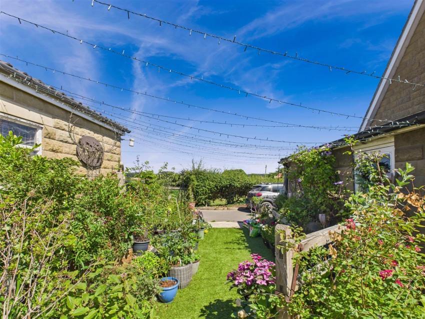 Images for West End, Welburn, North Yorkshire, YO60 7DX