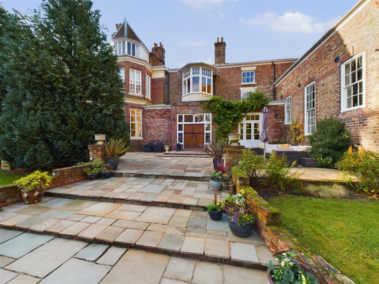 View Full Details for The Beeches, Wansford Road, Driffield, YO25 5NN