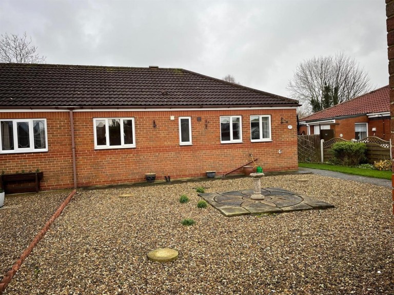 View Full Details for 6 The Beeches, Driffield, YO25 5FN