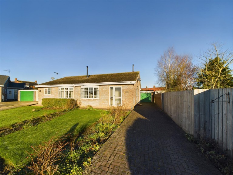 View Full Details for 43 Londesborough Road,  Hutton Cranswick, Driffield, YO25 9PL