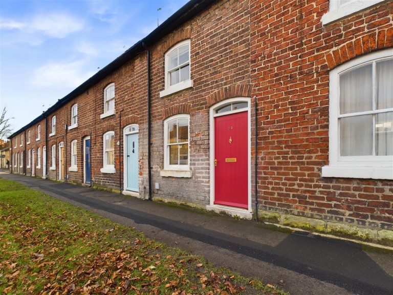 View Full Details for 59 Westgate, Pickering, YO18 8AZ