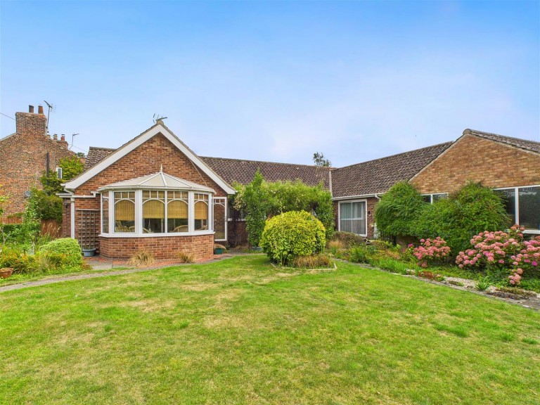 View Full Details for 41 The Green, Lund, Driffield, YO25 9TE