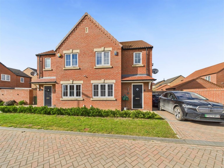 View Full Details for 4 Welbourn Gardens, Driffield, YO25 5EE