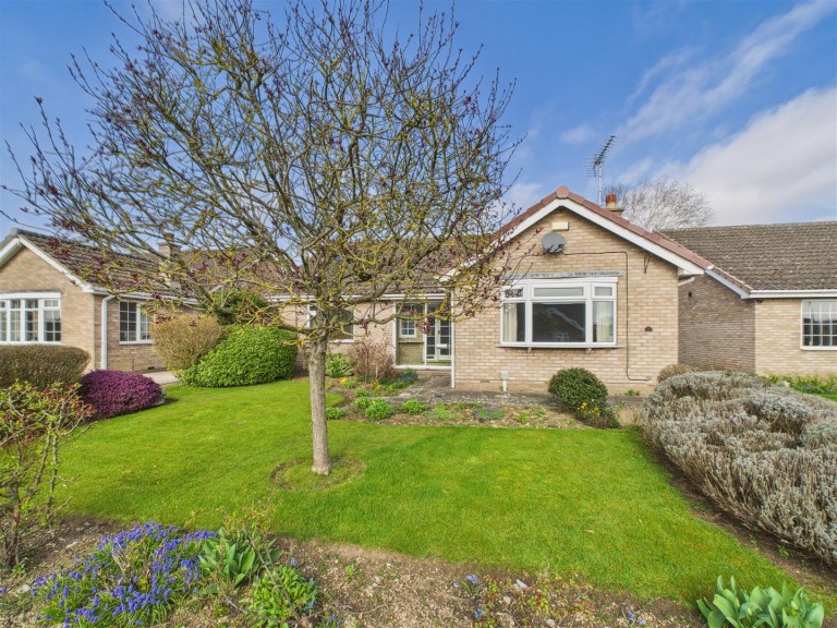 View Full Details for 3 Briar Garth, Driffield, YO25 6UL