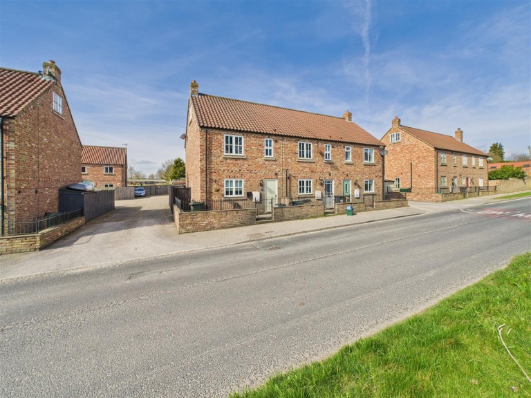 View Full Details for 4 Manor Rise, Main Street, Foxholes, Driffield, YO25 3QU