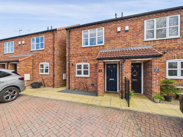 View Full Details for 3 Abbots Close, Driffield, YO25 5AJ