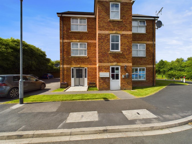 View Full Details for 27 Easingwood Way, Driffield, YO25 5PJ