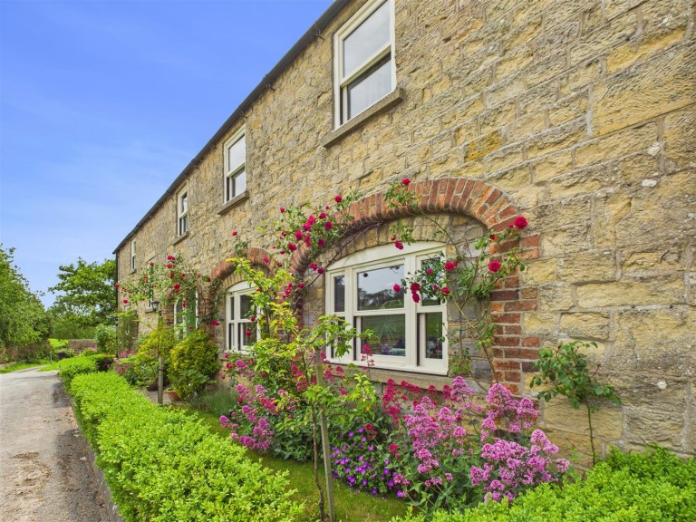 View Full Details for Brook Farm, Ebberston, YO13 9PA