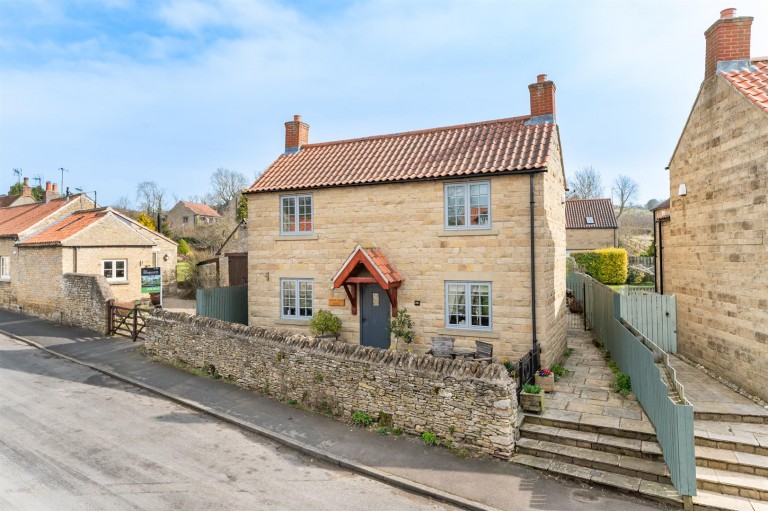 View Full Details for Maple Leaf House, 48A Main Street Ebberston, YO13 9NS