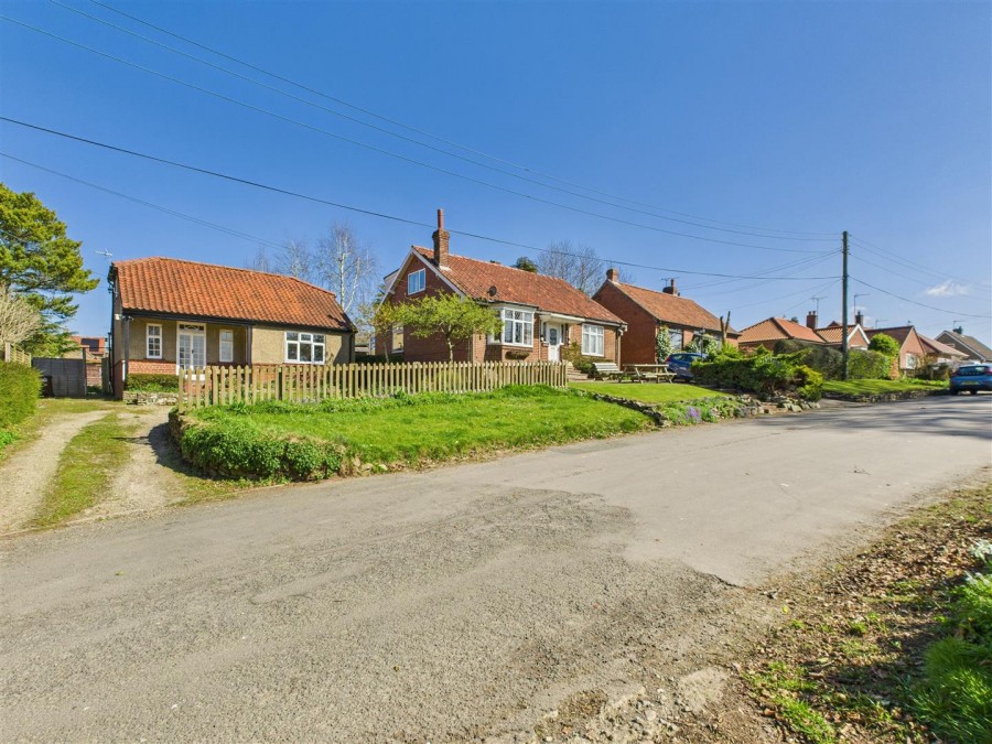 Images for Greenbank, Peaslands Lane, Thornton-Le-Dale, YO18 7QX