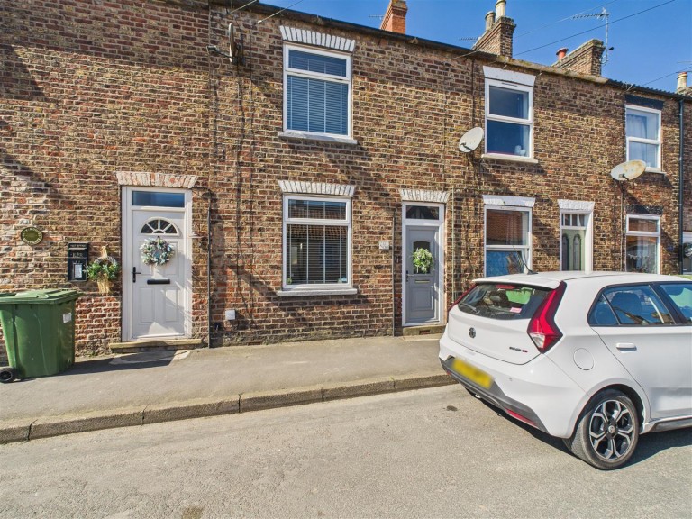 View Full Details for 66 Westgate, Driffield, YO25 6TD