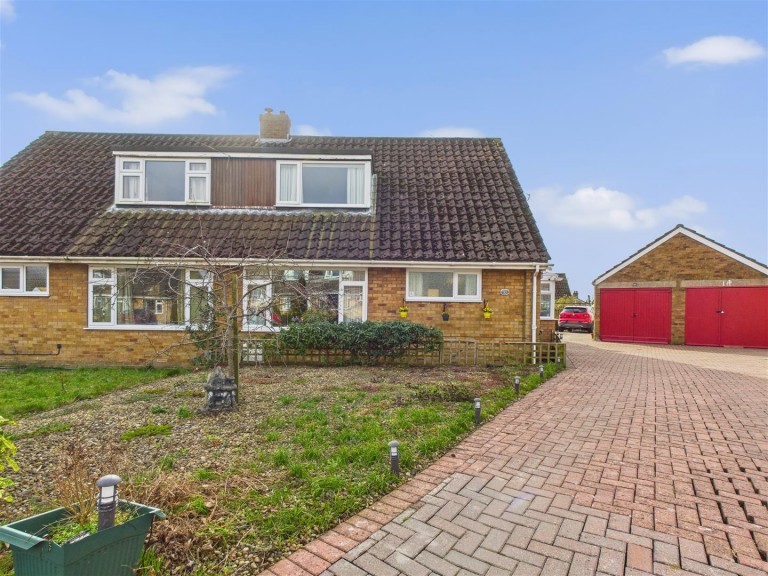 View Full Details for 15 The Rise, Thornton-Le-Dale, Pickering, YO18 7TG