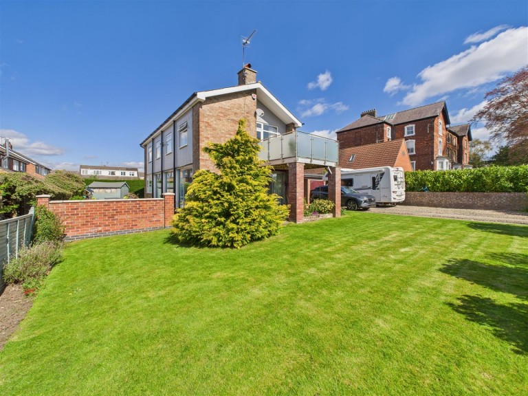 View Full Details for Cedar Lodge, Bridlington Road, Driffield, YO25 5HZ