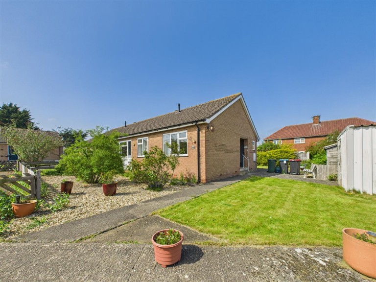 View Full Details for 10 Chestnut Avenue, Malton, YO17 7DJ