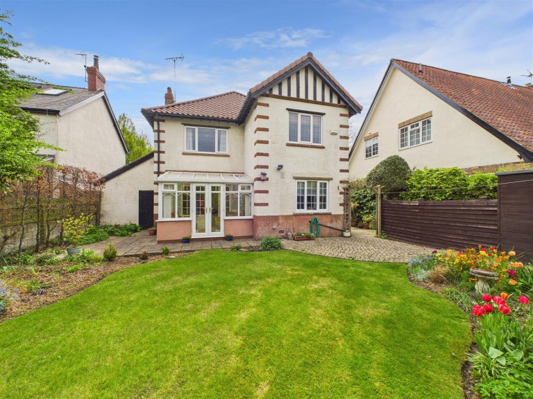 View Full Details for 8 The Avenue, Driffield, YO25 5HS