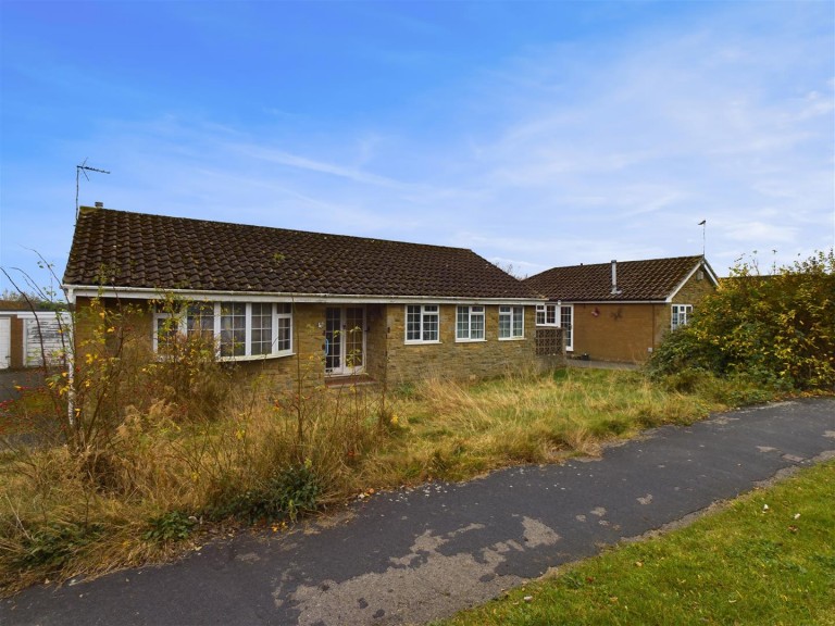 View Full Details for 9 Lime Chase, Kirkbymoorside, York. YO62 6BX