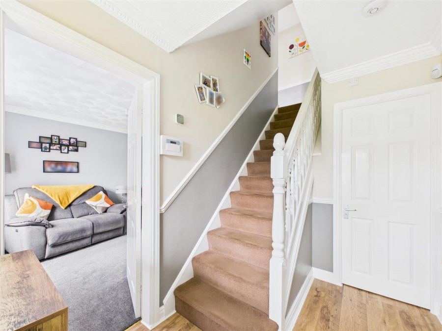 Images for 27 Nightingale Lane, Scarborough