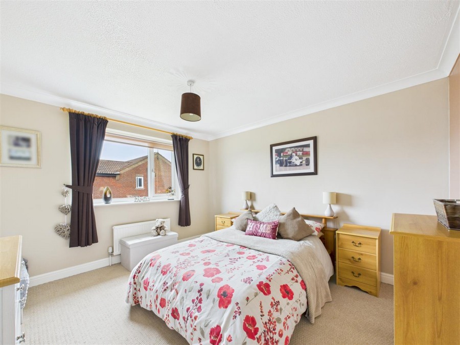 Images for 27 Nightingale Lane, Scarborough
