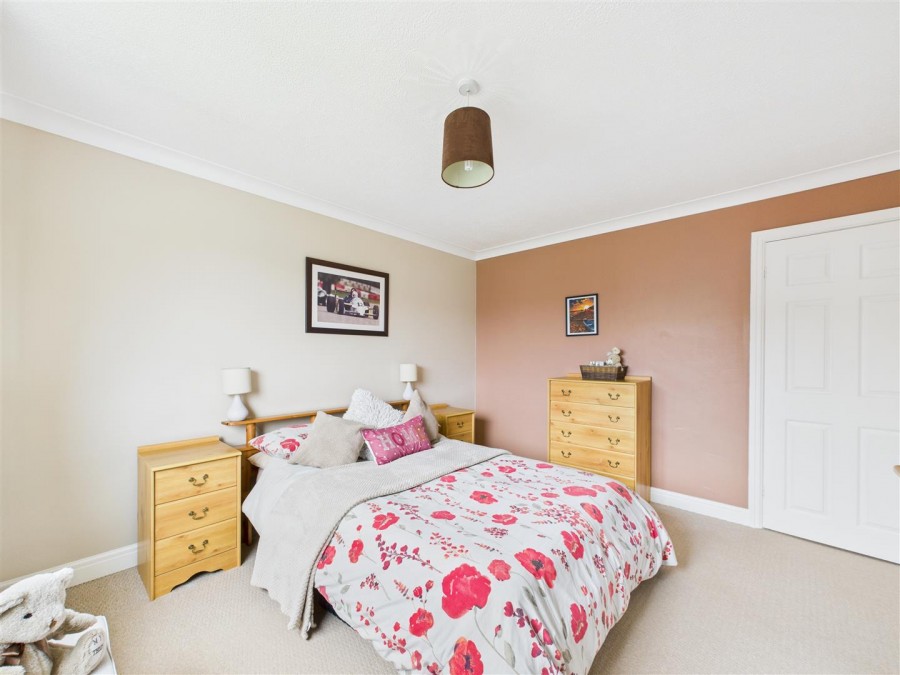Images for 27 Nightingale Lane, Scarborough