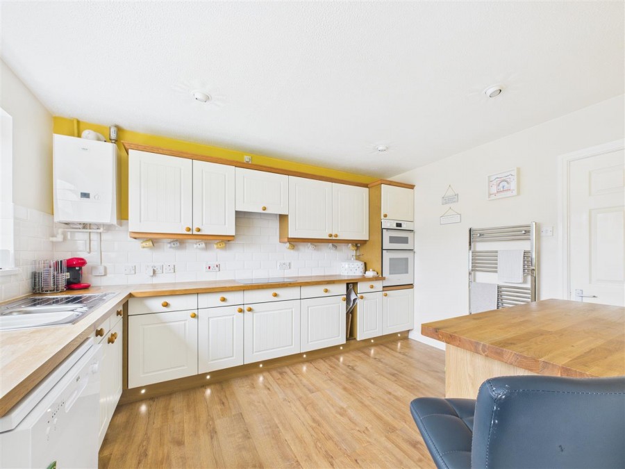 Images for 27 Nightingale Lane, Scarborough