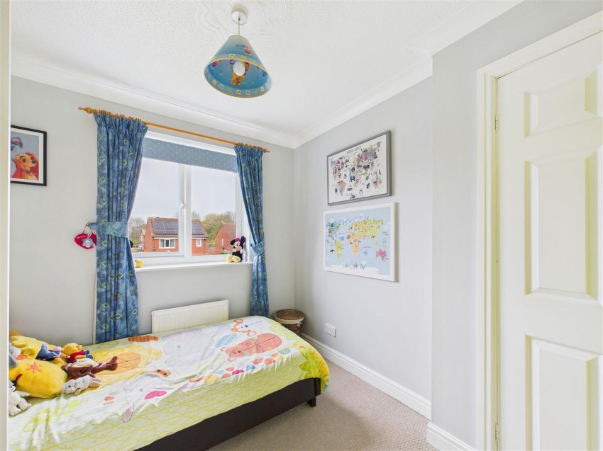 Images for 27 Nightingale Lane, Scarborough