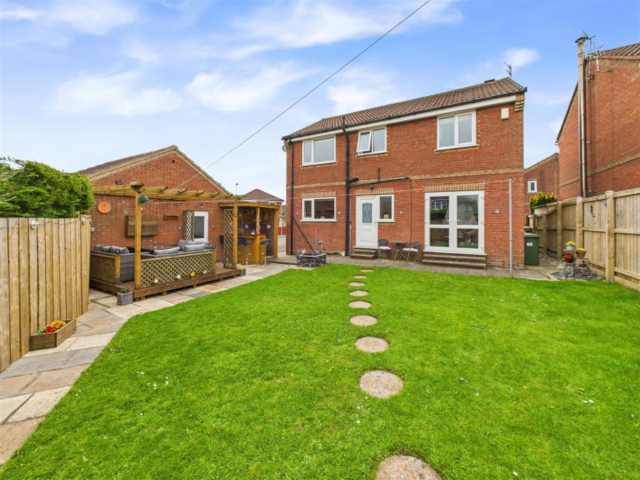 Images for 27 Nightingale Lane, Scarborough