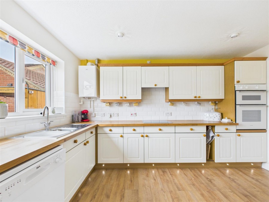 Images for 27 Nightingale Lane, Scarborough