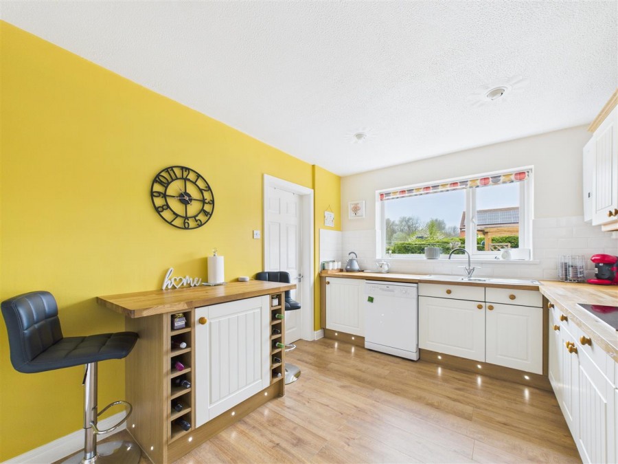 Images for 27 Nightingale Lane, Scarborough