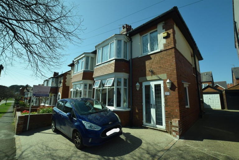 View Full Details for 22 Peasholm Crescent, Scarborough, YO12 7QX