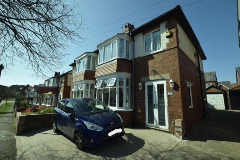 View Full Details for 22 Peasholm Crescent, Scarborough, YO12 7QX