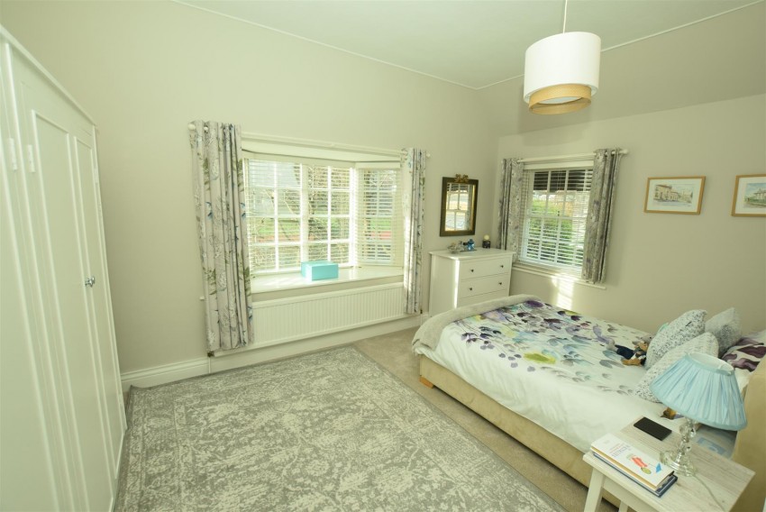 Images for 8 Holbeck Hill, Scarborough, YO11 2XD