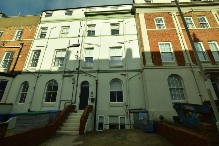View Full Details for 132 Castle Road, Scarborough, YO11 1HX