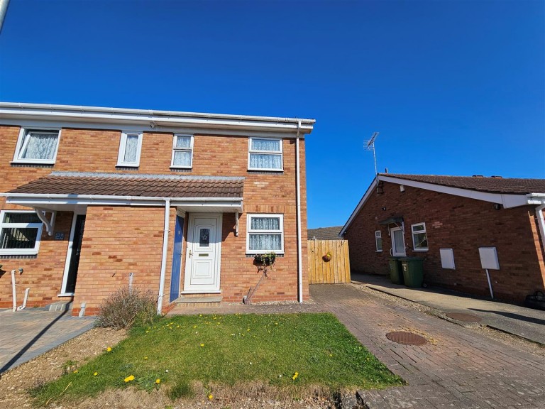 View Full Details for 12 Magnolia Close, Driffield, YO25 6QU