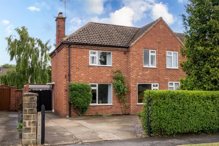 View Full Details for 19 Milton Avenue, Malton, North Yorkshire YO17 7LD
