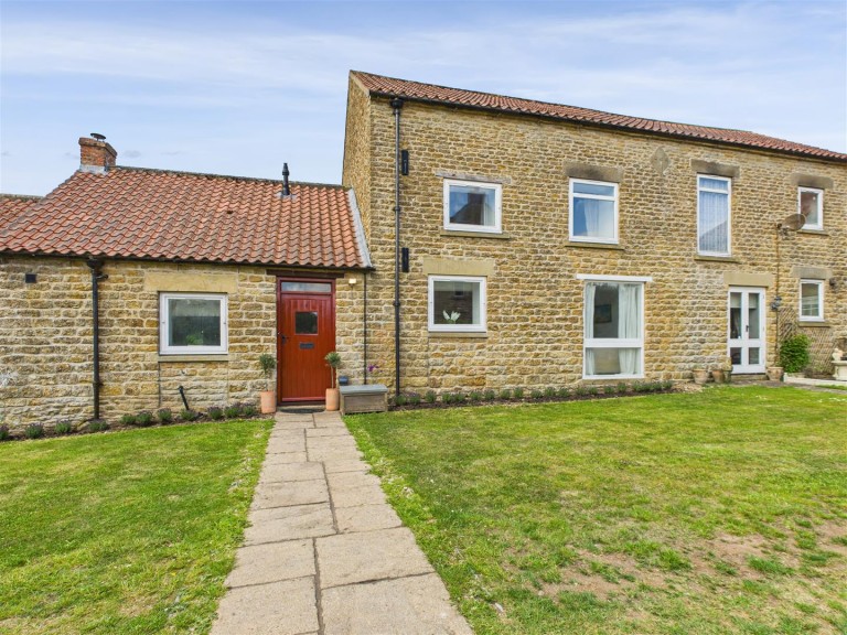 View Full Details for 1 West End Farm, Main Street, Hutton Buscel, Scarborough, YO13 9LT