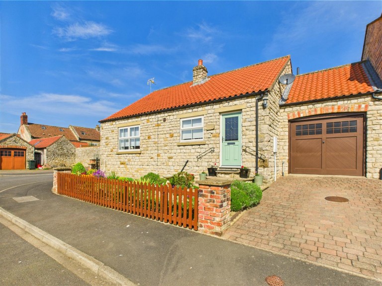 View Full Details for 4 Brier Park, Nawton, York, YO62 7SG