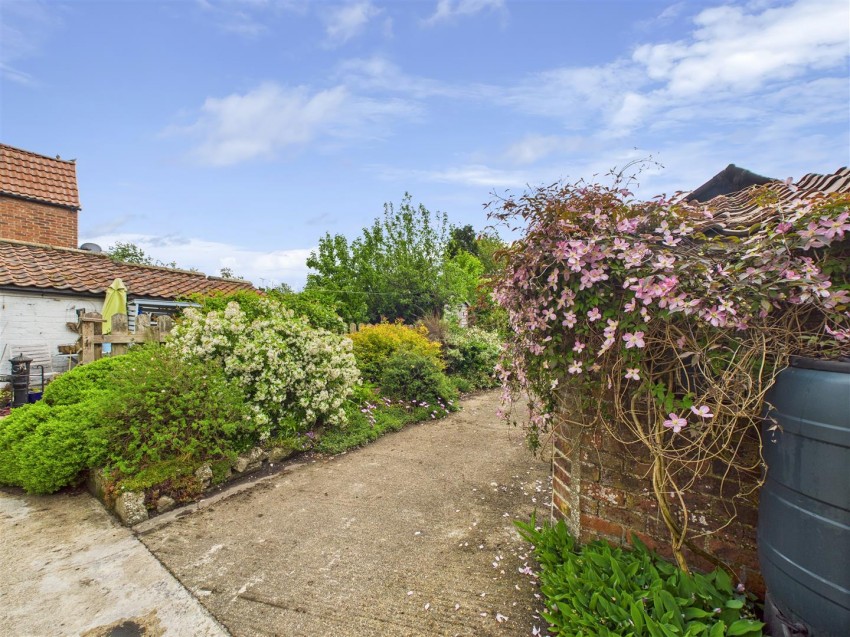Images for The Cottage, Middle Street, Kilham, Driffield, YO25 4RL