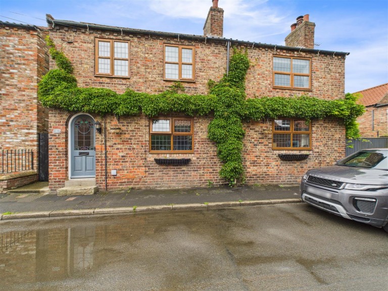 View Full Details for 6 Foston Lane, North Frodingham, Driffield, YO25  8JZ