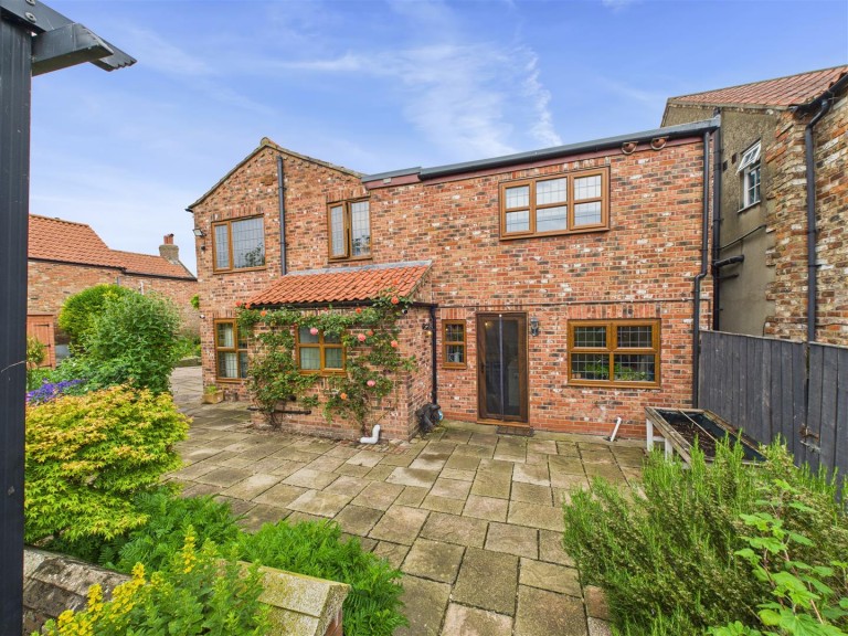 View Full Details for 6 Foston Lane, North Frodingham, Driffield, YO25  8JZ