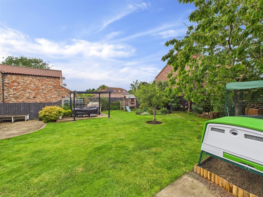 Images for 6 Foston Lane, North Frodingham, Driffield, YO25  8JZ