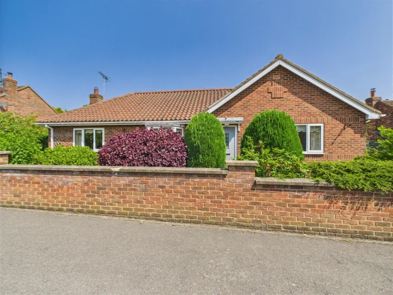 View Full Details for 24 Chantry Meadows, Kilham, Driffield, YO25 4RB