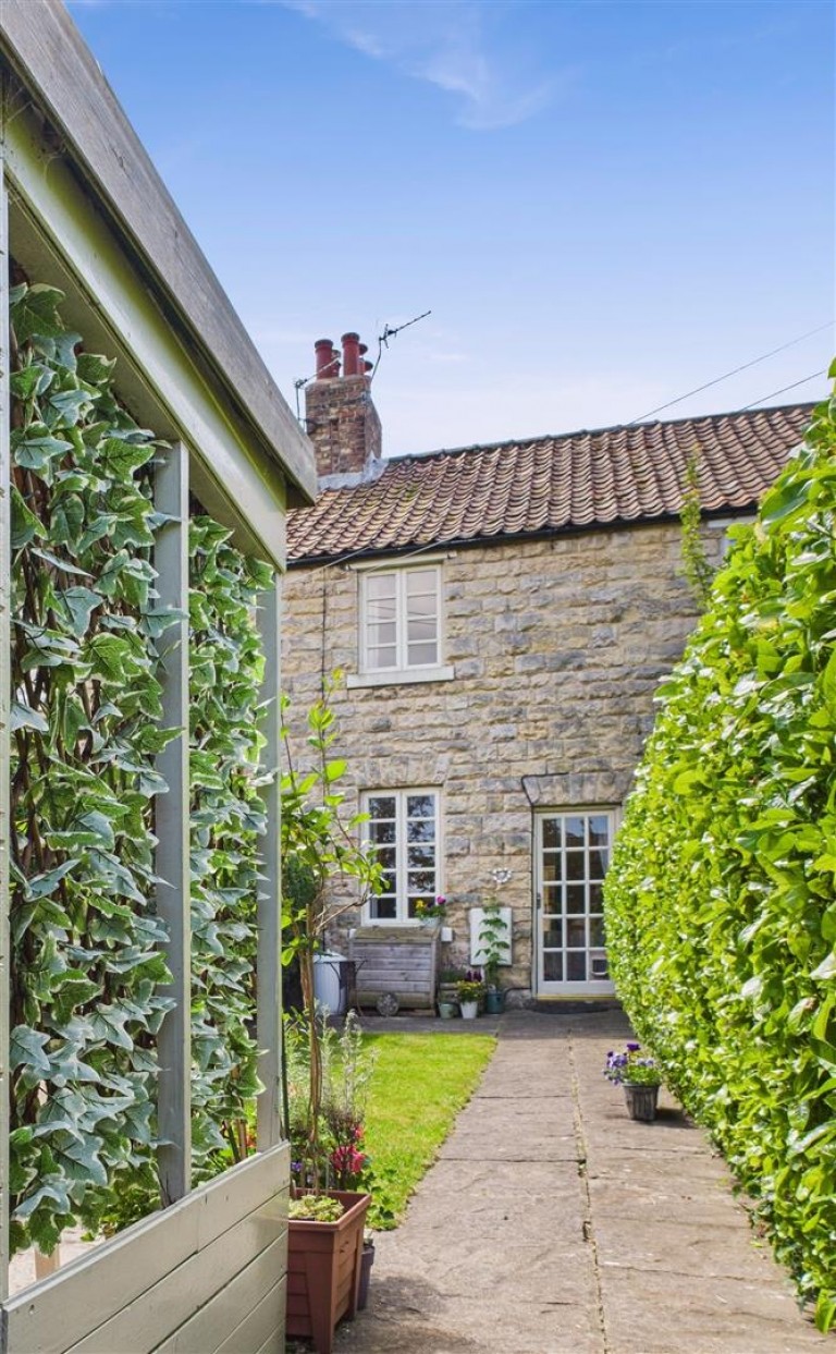 View Full Details for 2, The Mount, High Street, Swinton, Malton, North Yorkshire, YO17 6SN