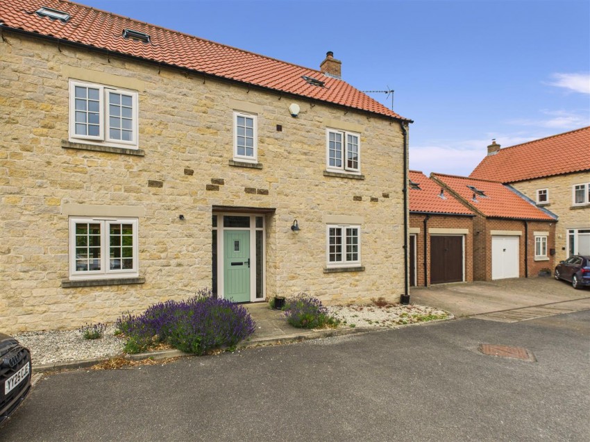 Images for 15, Pearsons Yard Swinton, YO17 6TF